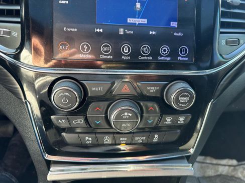 Used 2019 Jeep Grand Cherokee Altitude image 15