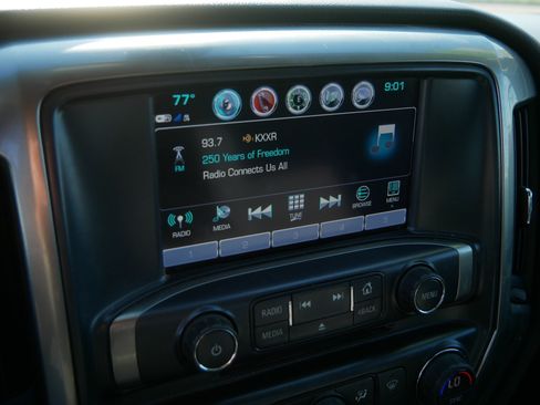 Used 2018 Chevrolet Silverado 1500 LT w/ LT Eassist Package AWD/4WD image 31