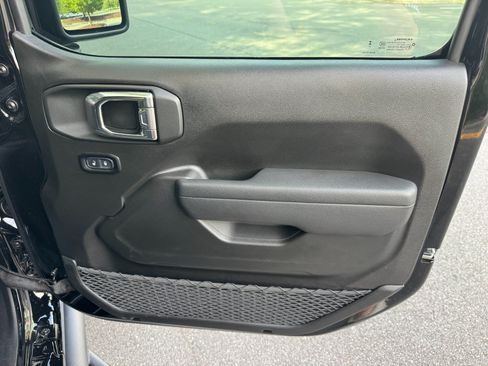 Used 2025 Jeep Wrangler Sport AWD/4WD image 43
