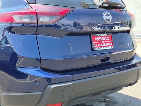 Certified 2024 Nissan Rogue SV FWD image 10