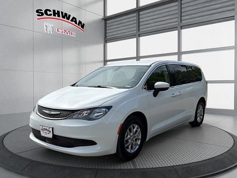 Used 2022 Chrysler Voyager LX FWD image 8