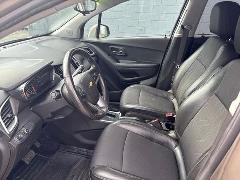 Used 2022 Chevrolet Trax LT w/ Driver Confidence Package image 11