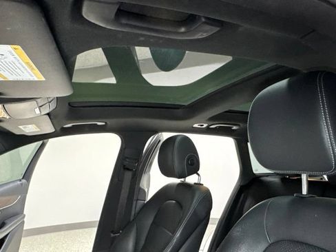 Used 2019 Mercedes-Benz GLC 300 4MATIC image 2