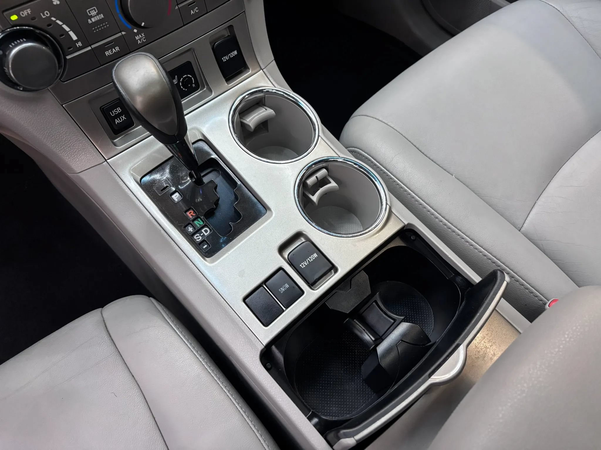 Used 2011 Toyota Highlander SE FWD image 18