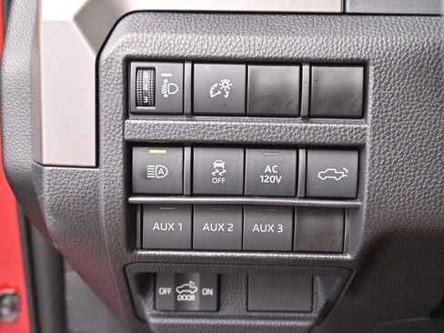 Used 2024 Toyota Tacoma TRD Off-Road w/ TRD Off Road Premium Package AWD/4WD image 28