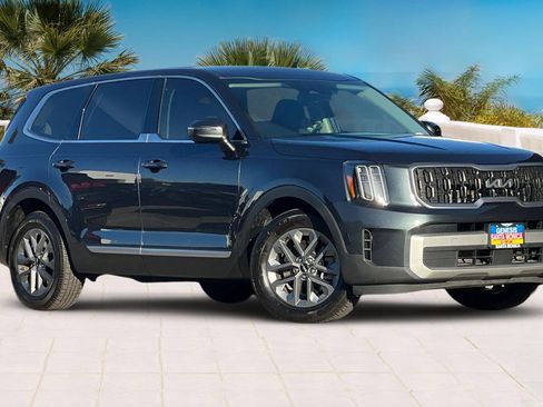 Used 2023 Kia Telluride LX image 2