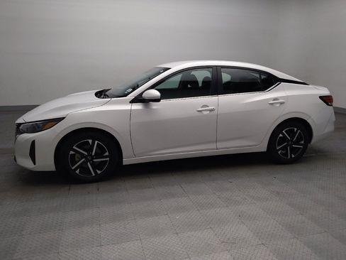 Used 2024 Nissan Sentra SV FWD image 2