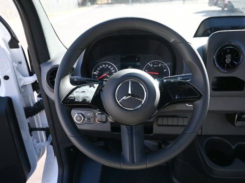 Used 2025 Mercedes-Benz Sprinter 2500 image 2