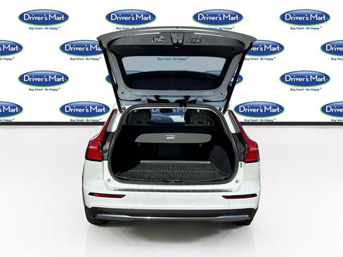 Used 2025 Volvo V60 B5 Cross Country Plus image 26