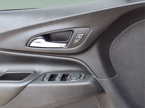 Used 2021 Chevrolet Equinox LT FWD image 16
