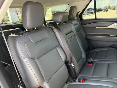 Used 2025 Ford Explorer Active w/ Active Comfort Package image 34