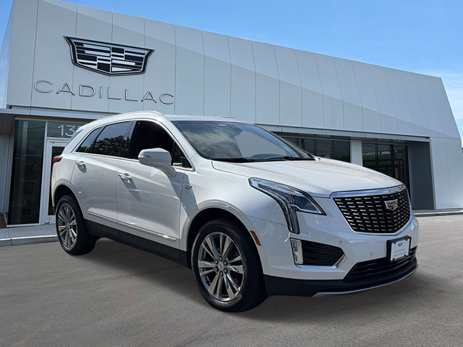 Certified 2024 Cadillac XT5 Premium Luxury AWD/4WD image 2