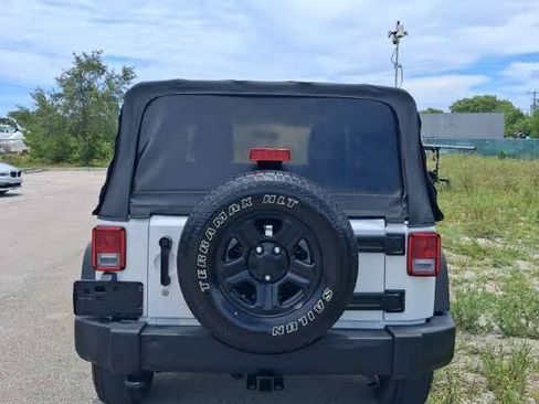 Used 2015 Jeep Wrangler Sport AWD/4WD image 7