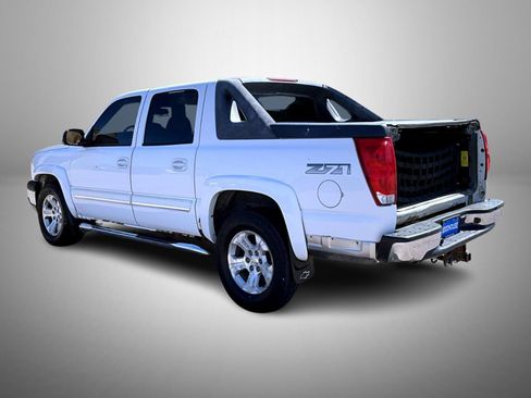Used 2005 Chevrolet Avalanche Z71 w/ Sun And Sound Package AWD/4WD image 7