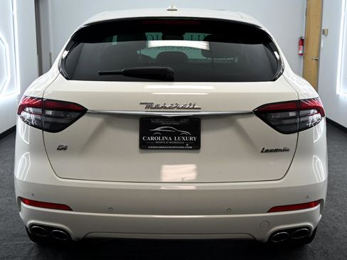 Used 2021 Maserati Levante image 3