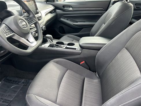Used 2025 Nissan Altima 2.5 SV image 11