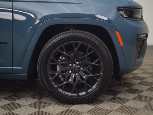 New 2026 Jeep Grand Cherokee L Summit w/ Obsidian Package AWD/4WD image 8