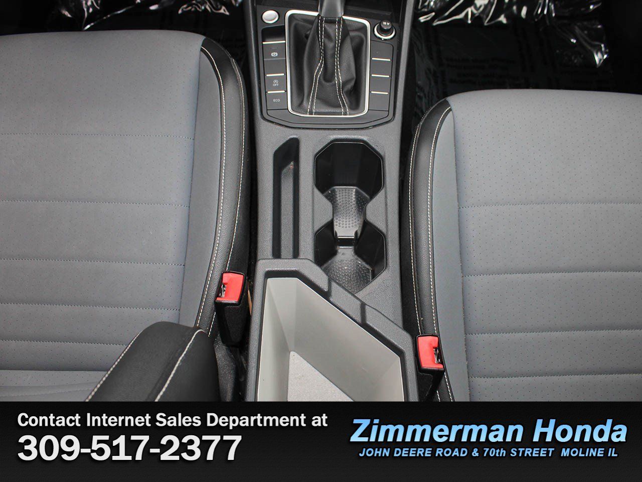 Used 2025 Volkswagen Jetta SE FWD image 17