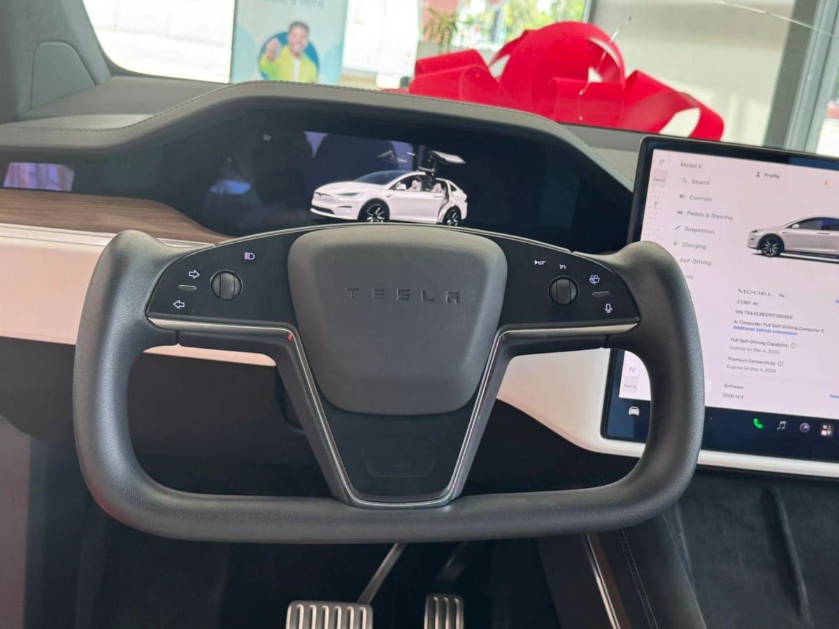 Used 2023 Tesla Model X AWD/4WD image 26