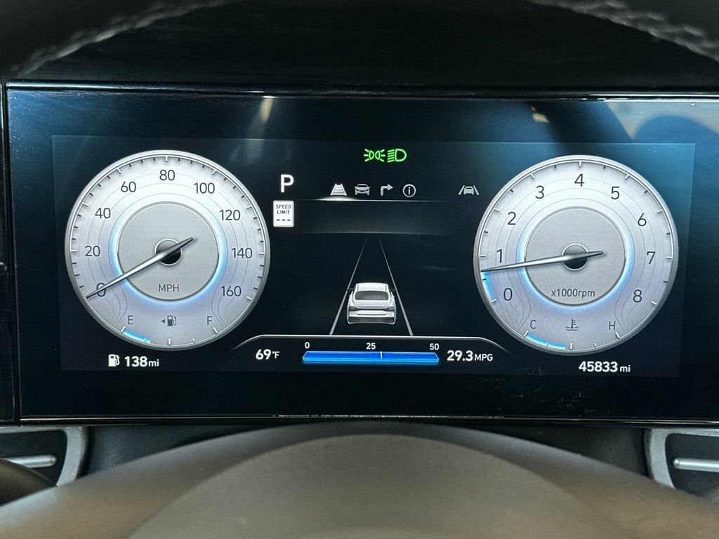 Used 2025 Hyundai Elantra Limited FWD image 23