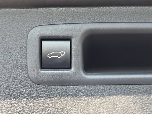 Used 2023 Toyota Highlander XSE AWD/4WD image 15