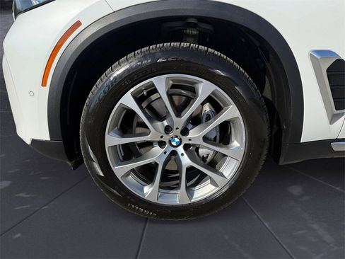 Used 2025 BMW X5 xDrive40i w/ Premium Package image 14