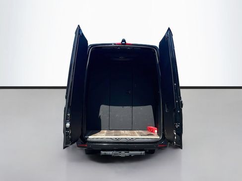 Used 2022 Mercedes-Benz Sprinter 3500 image 9