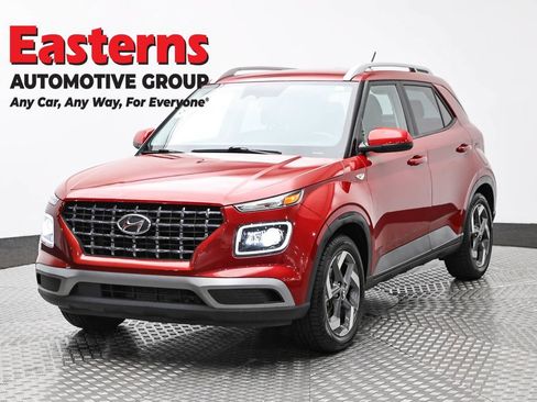 Used 2023 Hyundai Venue Limited FWD image 1