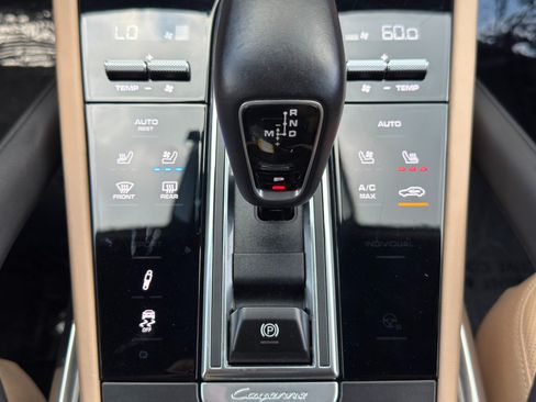 Used 2020 Porsche Cayenne Turbo AWD/4WD image 33
