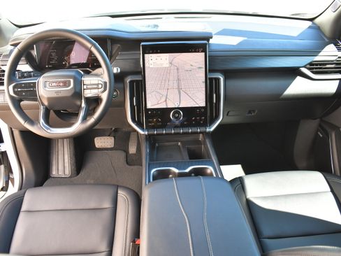 Used 2026 GMC Acadia Elevation w/ Elevation Premium Package FWD image 15