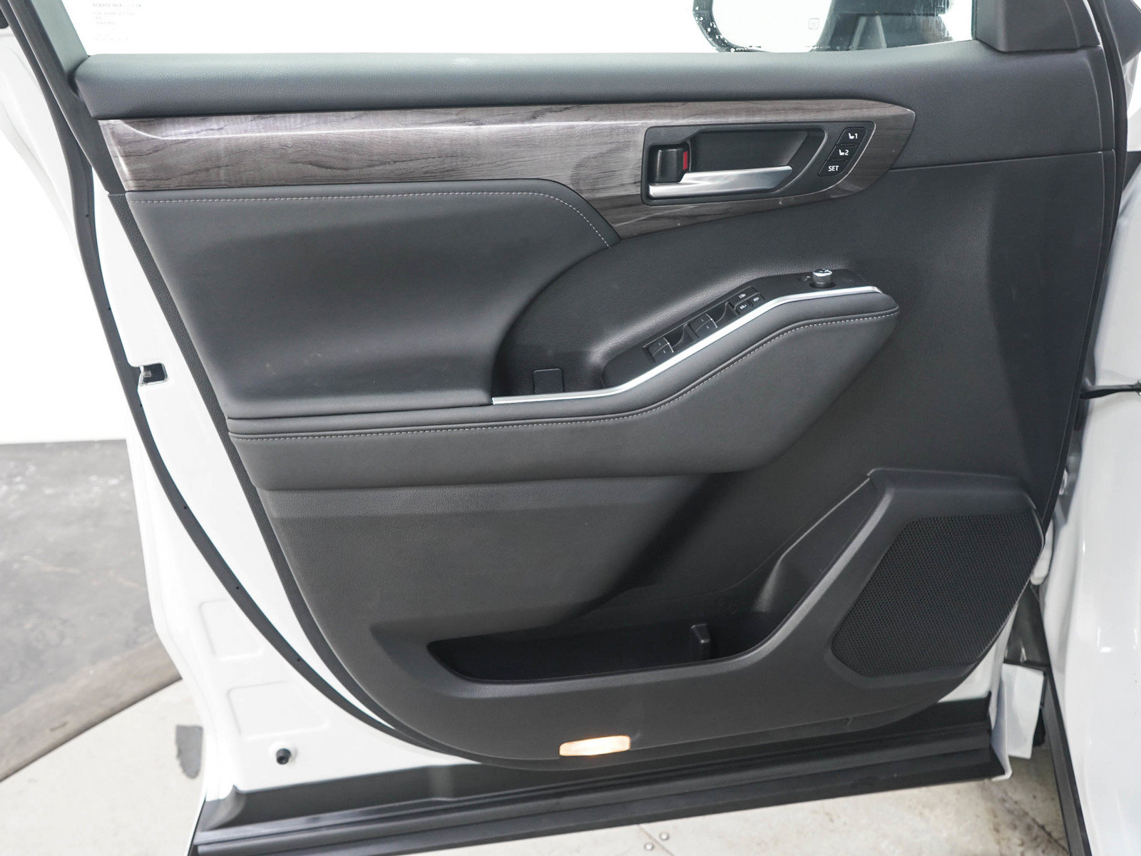 Used 2023 Toyota Highlander Limited AWD/4WD image 21