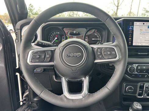 Certified 2025 Jeep Wrangler Unlimited Sahara AWD/4WD image 12