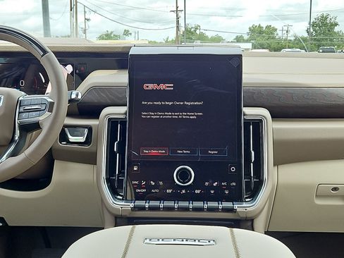 New 2026 GMC Yukon XL Denali w/ Denali Reserve Package AWD/4WD image 11