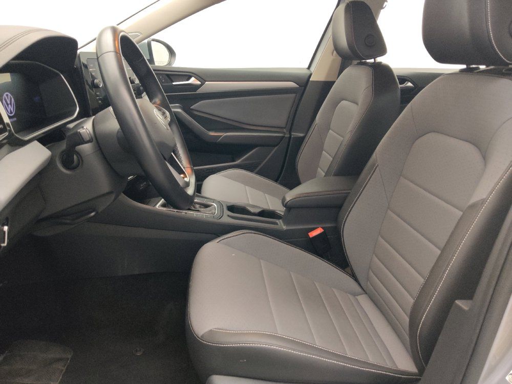 Used 2025 Volkswagen Jetta SE FWD image 17