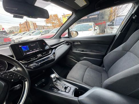 Used 2018 Toyota C-HR XLE image 27