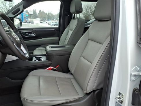 Used 2024 GMC Yukon XL SLT w/ SLT Premium Package image 19