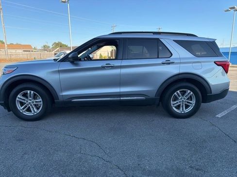 Used 2020 Ford Explorer XLT RWD image 6