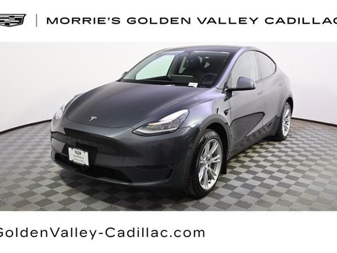 Used 2022 Tesla Model Y Long Range image 1