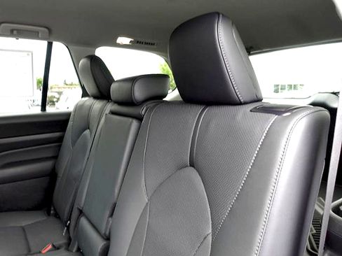 Certified 2025 Toyota Grand Highlander AWD Hybrid image 11