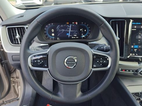 Used 2025 Volvo XC60 B5 Plus image 14