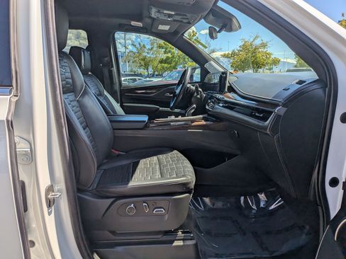 Used 2022 Cadillac Escalade Premium Luxury Platinum AWD/4WD image 30