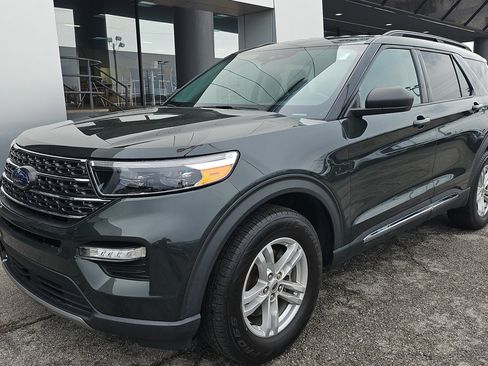 Used 2022 Ford Explorer XLT w/ Equipment Group 202A image 8