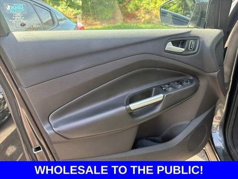 Used 2017 Ford Escape SE w/ Equipment Group 201A FWD image 21