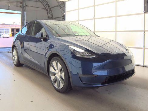 Used 2021 Tesla Model Y Long Range AWD/4WD image 3