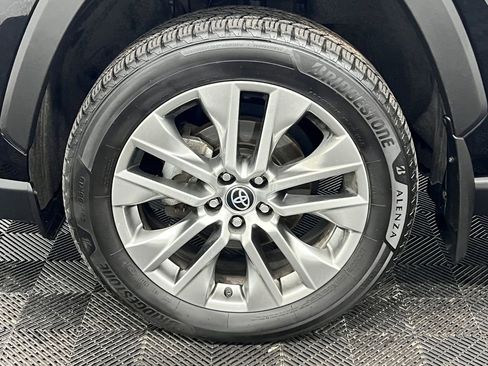 Used 2022 Toyota RAV4 Limited AWD/4WD image 10