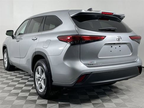 Certified 2023 Toyota Highlander L image 8