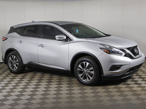 Used 2018 Nissan Murano S image 2