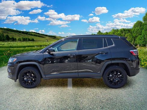Used 2022 Jeep Compass Latitude AWD/4WD image 3