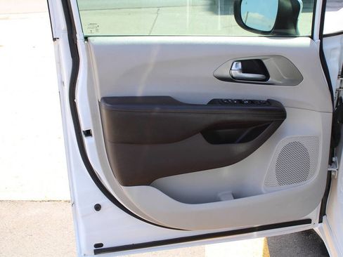 Used 2017 Chrysler Pacifica Touring Plus w/ Tire & Wheel Group image 71