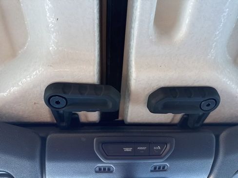 Used 2022 Jeep Gladiator Sport image 25